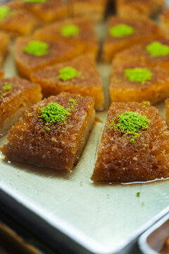 Syrupy semolina dessert with pistachio