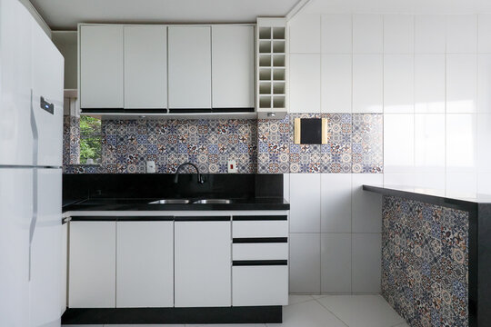 Modern Kitchen Design With Patterned Tiles 