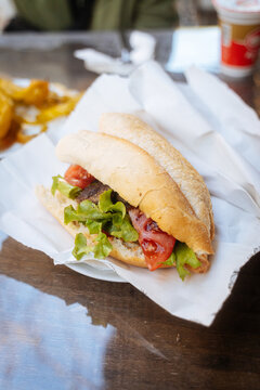 Grilled sandwich with fresh vegetables