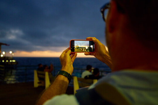 Man snaps sunset at Santa Monica pier