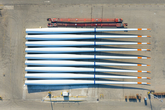 Wind turbine blades storage