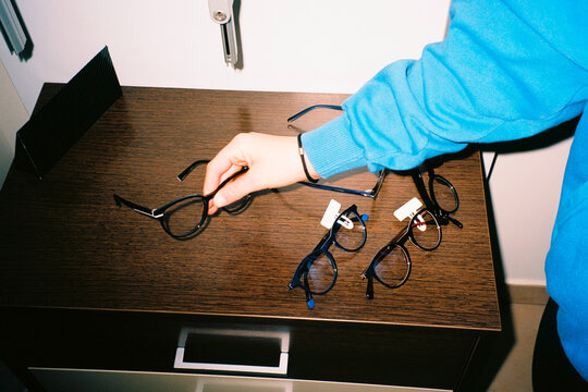 Choosing eyeglasses