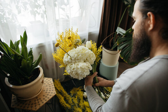 Man creating bouquet
