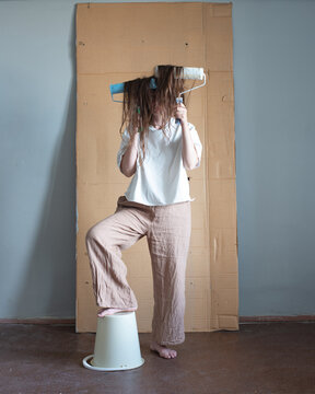 The woman with paint brush 5