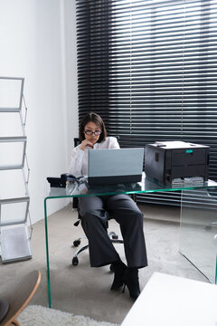 Asian business woman at office.
