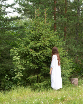 Woman in white near the tree