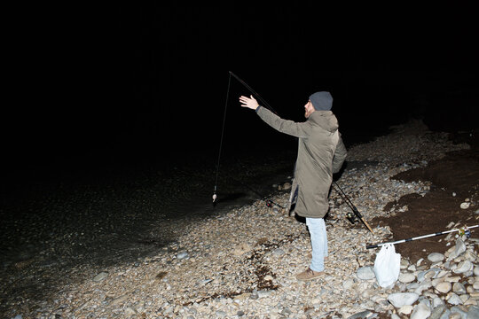 Fisherman catches crabs at night