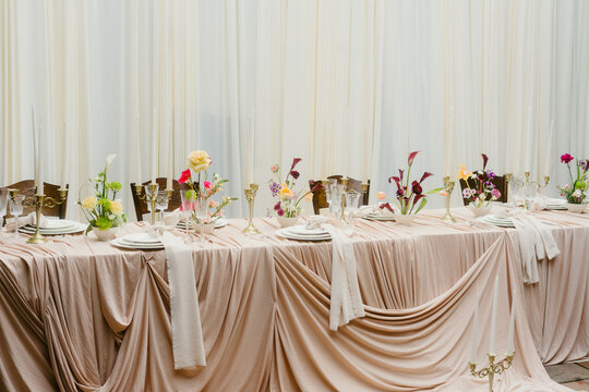 Elegant wedding table setting with romantic floral arrangements