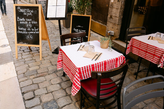 restaurant with tables and Caf&eacute; chairs in Lyon France, 