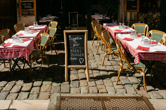 restaurant with tables and Caf&eacute; chairs in Lyon France, 