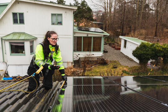 Residential Solar Panel Maintenance Inspection