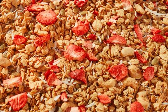 Strawberry Granola 