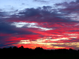 Naklejka premium Beautiful pink and purple colors of sunset over Victoria Australia