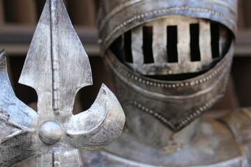 Obraz premium Vintage Knight Armor Decoration At Antique Shop