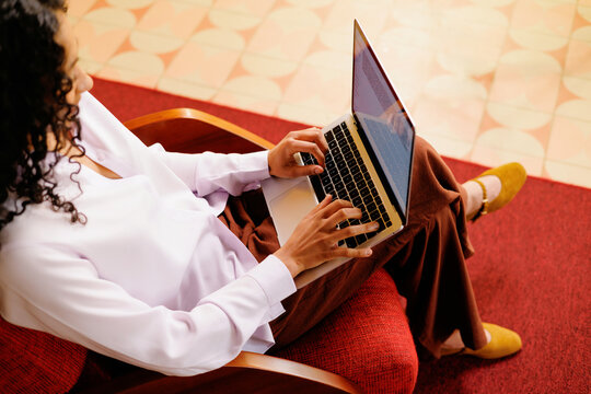 Business Lifestyle Woman on Laptop in Cozy Setting