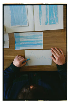 The artist makes sketches