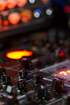 Semi-modular synthesizer