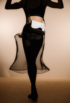 Elegant Fashion Silhouette With White Bag