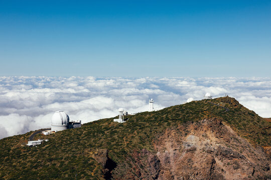 Roque de los Muchachos observatory above sea of clouds