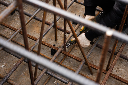 Tying rebar reinforcement grid
