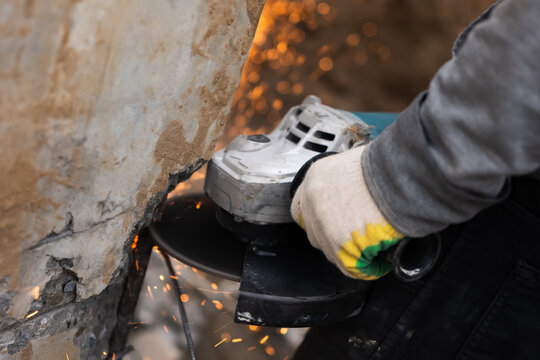 Cutting concrete with angle grinder
