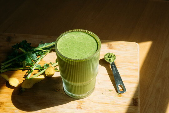 Vegan Matcha Kale Green Smoothie
