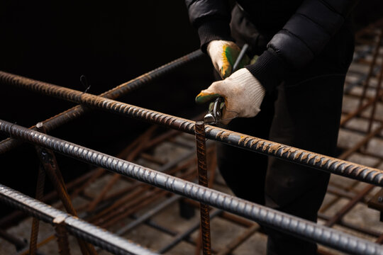 Tying rebar with wire