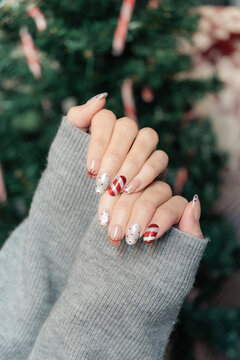 Christmas Candy Cane Manicure