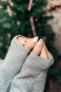 Christmas Candy Cane Manicure