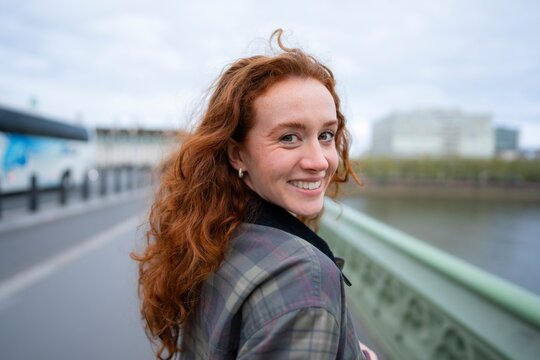 Natural portrait on London bridge