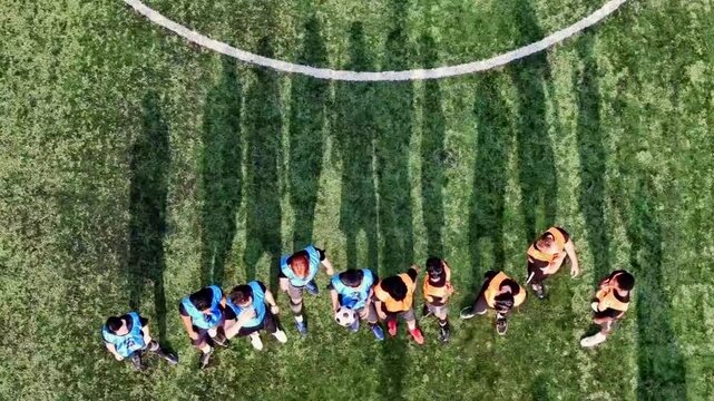 Before the match began, after the players from both teams shook hands, the referee gave further instructions regarding adhering to the rules of the game and maintaining good sportsmanship