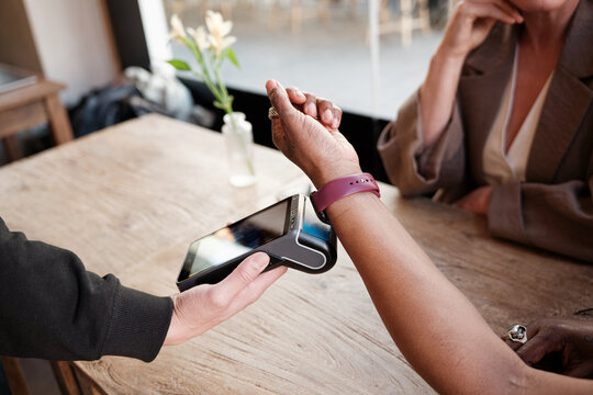 Anonymous paying at card terminal with smartwatch