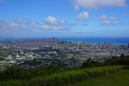 Honolulu skyline and Diamond Head panorama from Tantalus Oahu