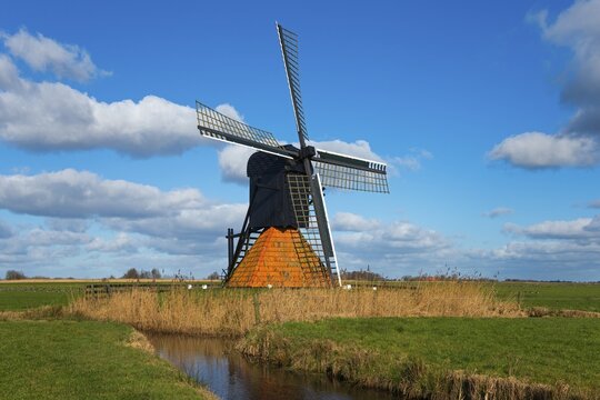 De Jansmolen or De Modden, hollow mill, Rijksmonumenten, Goengahuizen, Go&euml;ngahuizen, Goai&iuml;ngahuzen, Friesland, Frysl&acirc;n, Netherlands, mill