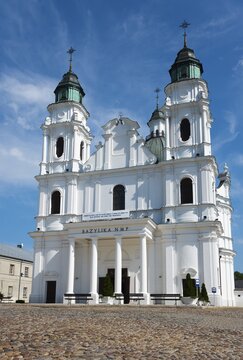 Historic baroque church with twin towers, under a clear sky, Basilica of the Nativity of the Virgin Mary, Chełm, Chelm, Cholm, Lublin Voivodeship, Poland