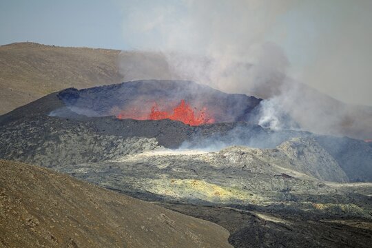 Active volcano with lava fountains, volcanic crater, Fagradalsfjall, Geldingadalir, Reykjanes, Sudurnes, Iceland