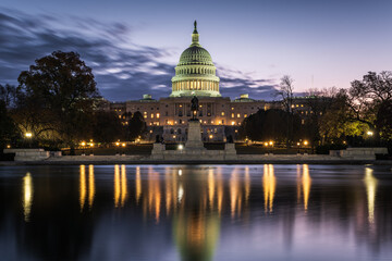 Fototapeta premium The U.S. Capitol Building, a landmark building in Washington, D.C.