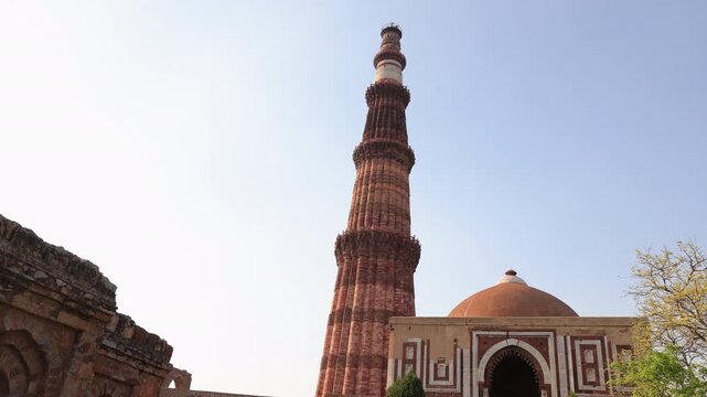 india's tallest minaret built during mughals time located in delhi.