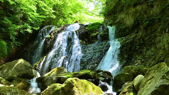 栃木県那須塩原市　咆哮霹靂の滝
