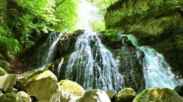 栃木県那須塩原市　咆哮霹靂の滝