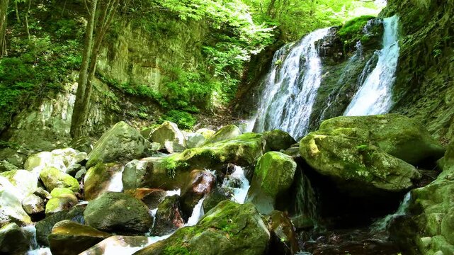栃木県那須塩原市　咆哮霹靂の滝