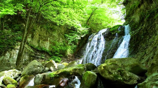 栃木県那須塩原市　咆哮霹靂の滝