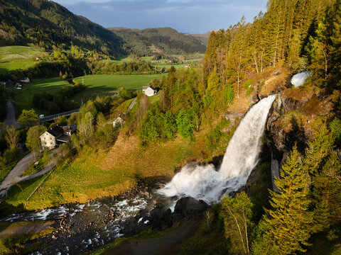 Steindalsfossen, Wasserfall Norheimsund, Norwegen