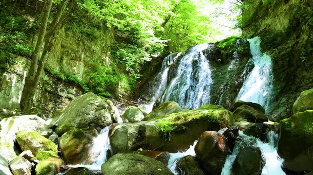 栃木県那須塩原市　咆哮霹靂の滝