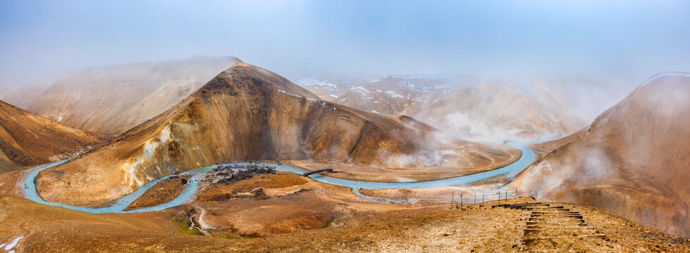 Rivi&egrave;re &agrave; travers Kerlingarfj&ouml;ll