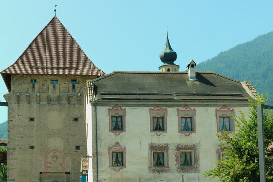 Building and ancient tower in Glorenza ( German: Glurns ), South Tyrol, Italy