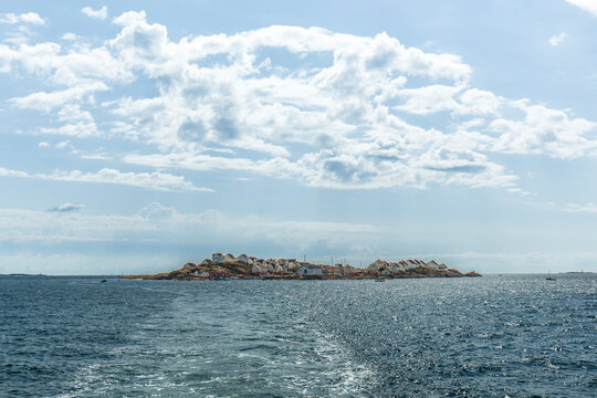 Blick auf die Insel &Aring;stol in Bohusl&auml;n.