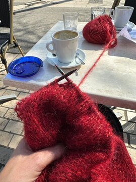 UGC of woman knitting at a caf&eacute; 