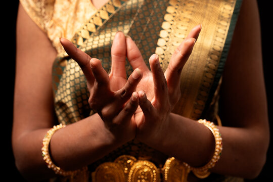 Bharatanatyam dancer performing classical indian mudra