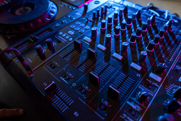 Vibrant DJ mixer controls illuminated © Rawpixel.com